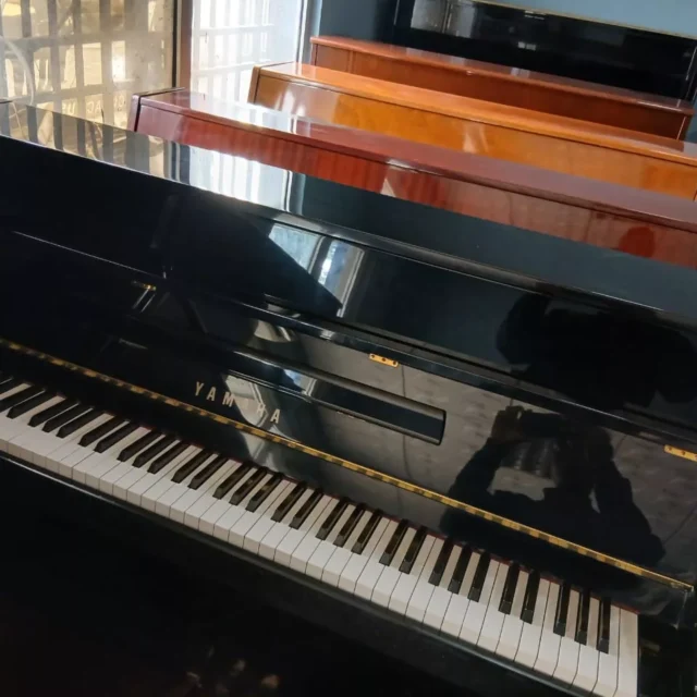 Yamaha LU-90 PE Low Roof Upright Piano