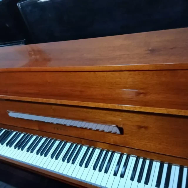 Yamaha M5J Brown Low Roof Upright Piano